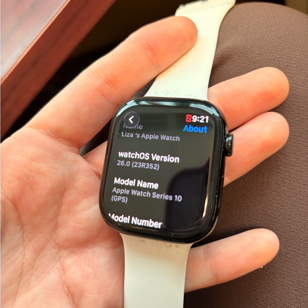 Series 10 Apple Watch 46 mm - Picture 2 of 2